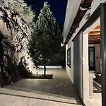 Stone Built House Next To The Βίλα *